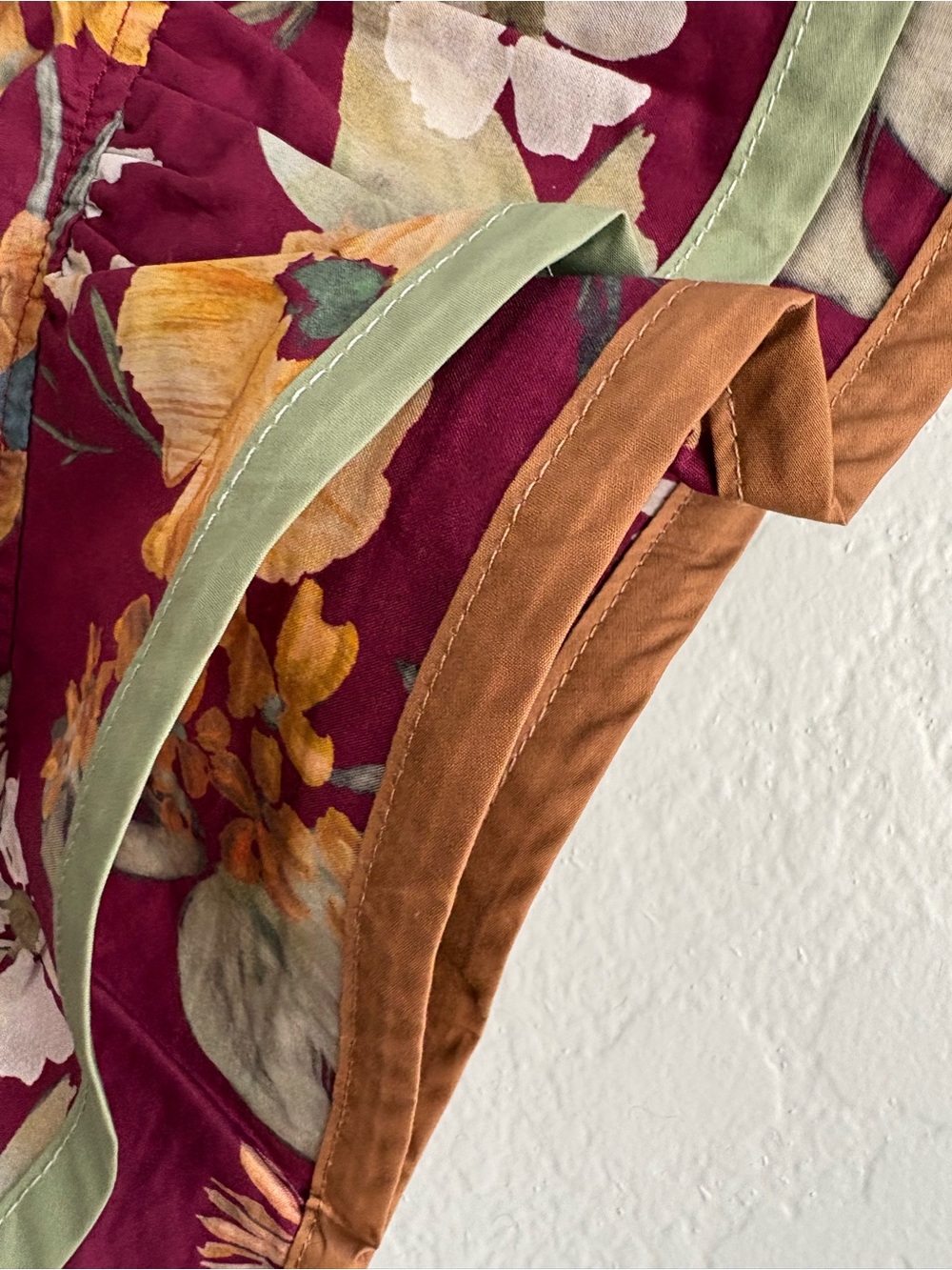❤️ New entro Burgundy Floral Contrast-Trim blouse - Picture 3 of 7